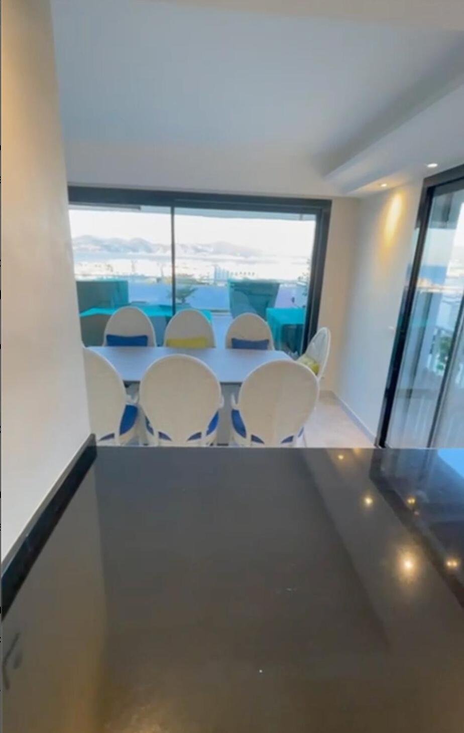 Appartamento 100 M2 Penthouse With 2 Suites, 80 M2 Terrace